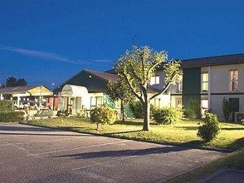 Logis Hotel Horus Restaurant Les Bruyeres Toulenne Экстерьер фото