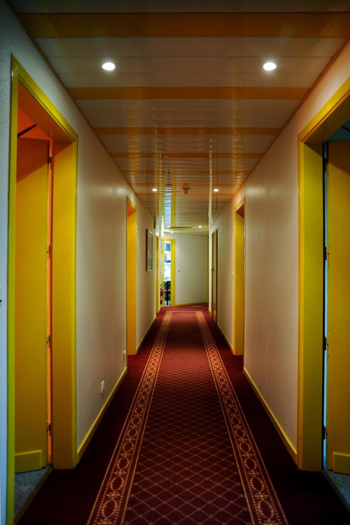 Logis Hotel Horus Restaurant Les Bruyeres Toulenne Экстерьер фото