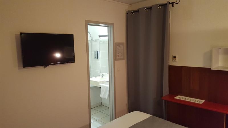 Logis Hotel Horus Restaurant Les Bruyeres Toulenne Экстерьер фото