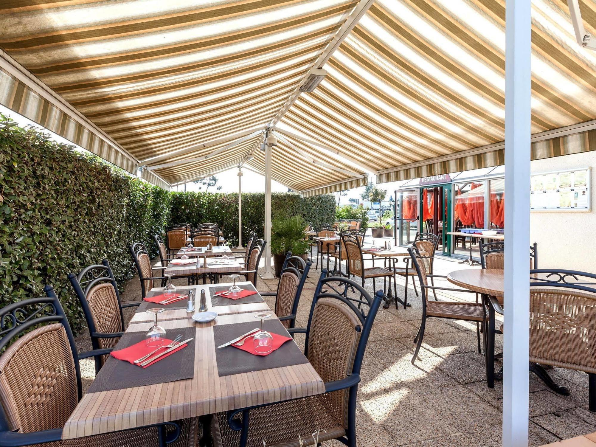Logis Hotel Horus Restaurant Les Bruyeres Toulenne Экстерьер фото