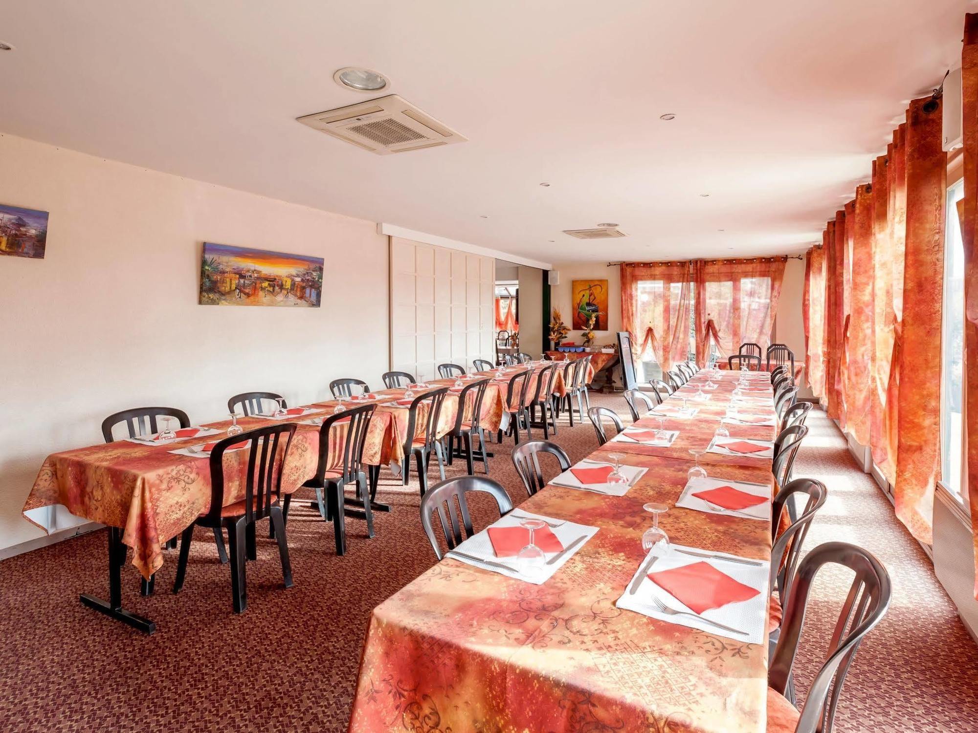 Logis Hotel Horus Restaurant Les Bruyeres Toulenne Экстерьер фото