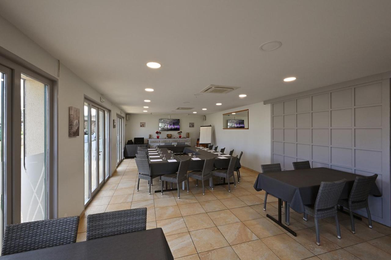 Logis Hotel Horus Restaurant Les Bruyeres Toulenne Экстерьер фото